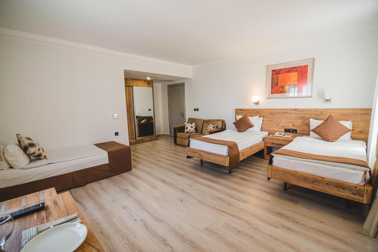Uptown Bueyuek Anadolu Girne Hotel Exteriör bild