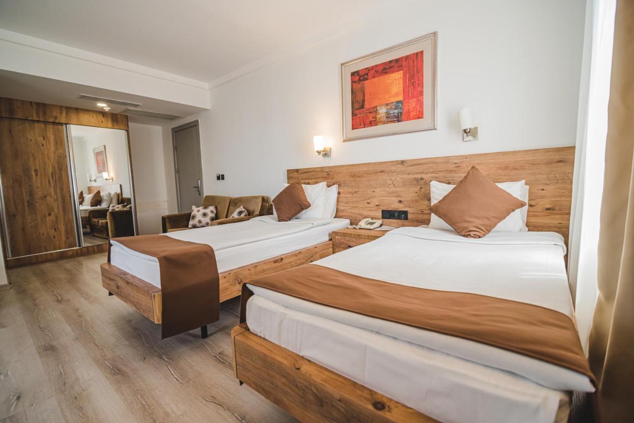 Uptown Bueyuek Anadolu Girne Hotel Exteriör bild