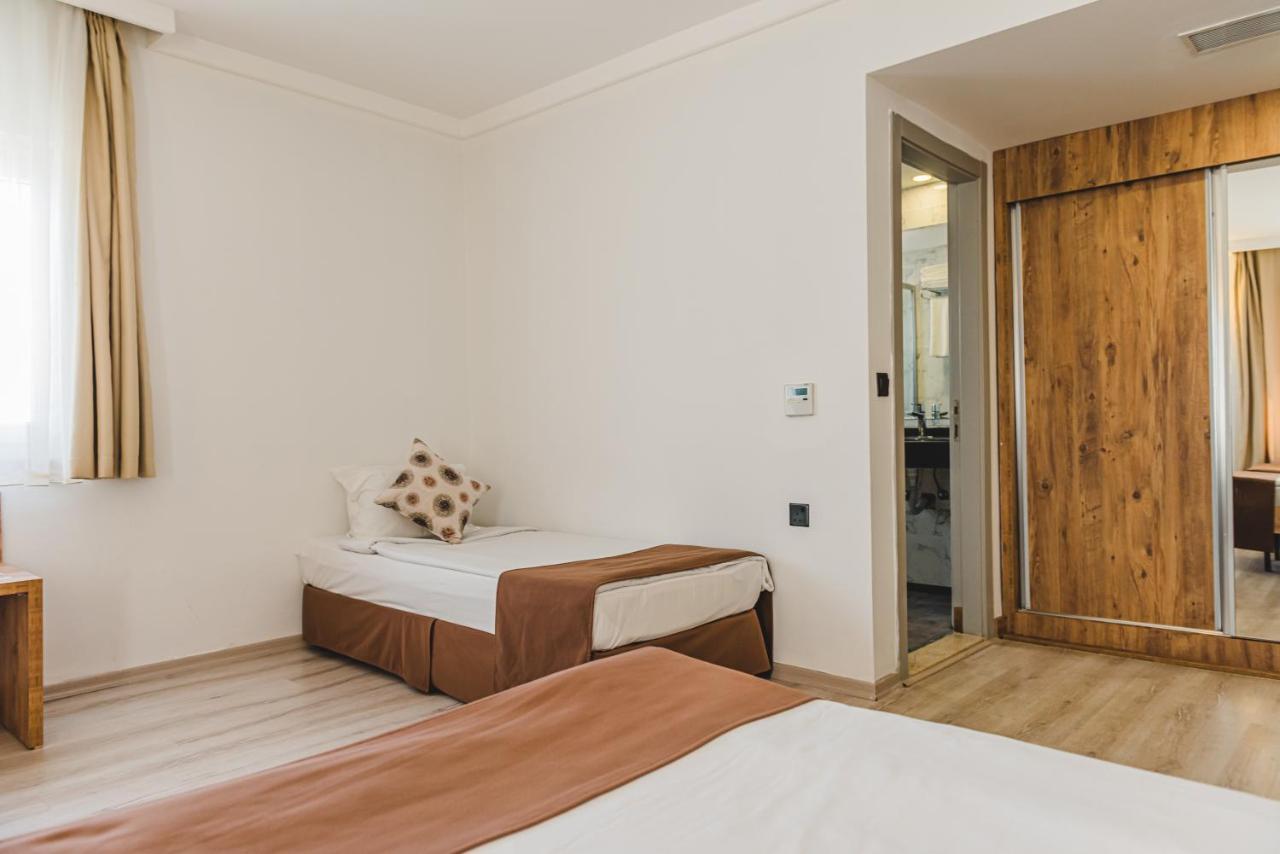 Uptown Bueyuek Anadolu Girne Hotel Exteriör bild