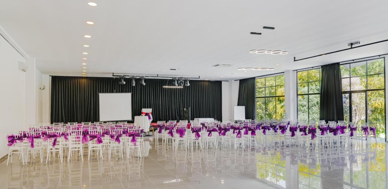 Uptown Bueyuek Anadolu Girne Hotel Exteriör bild