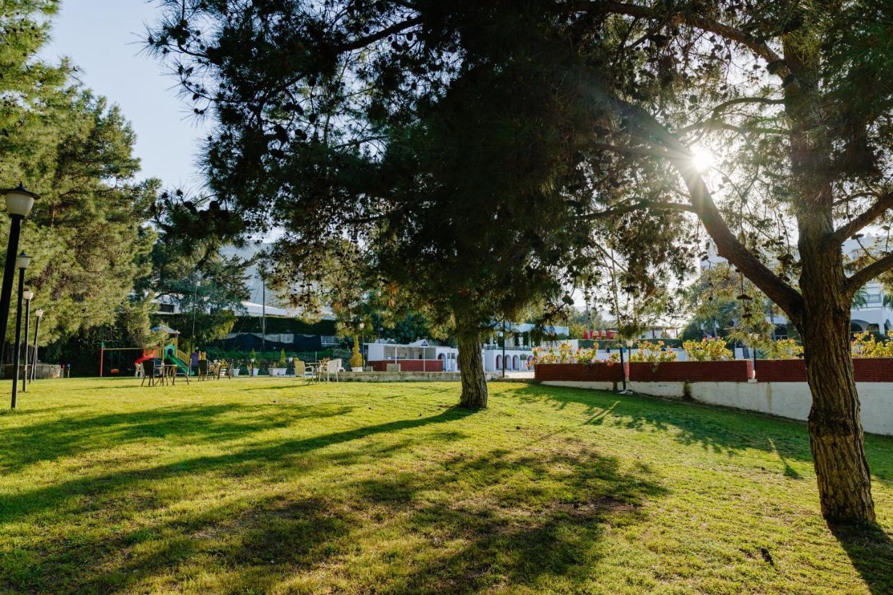 Uptown Bueyuek Anadolu Girne Hotel Exteriör bild
