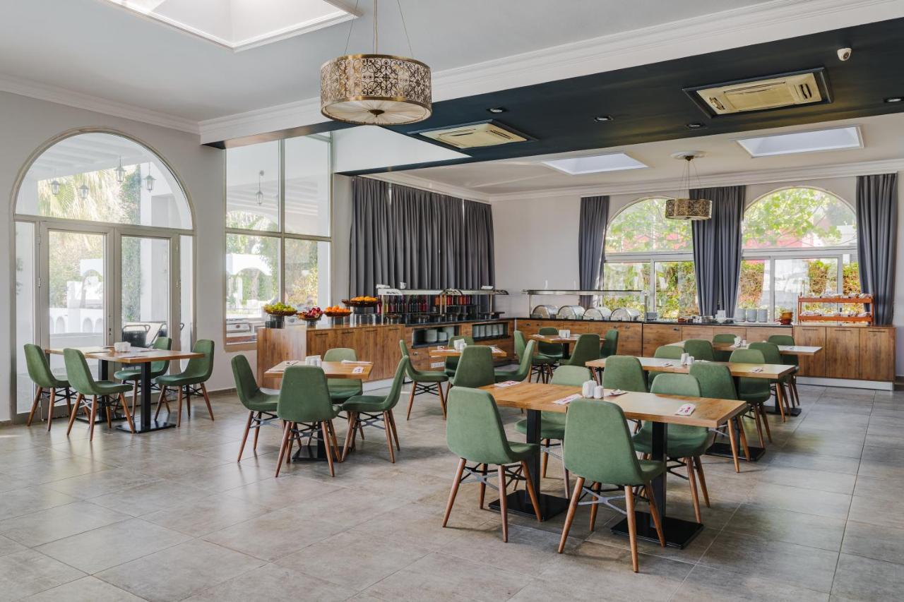 Uptown Bueyuek Anadolu Girne Hotel Exteriör bild