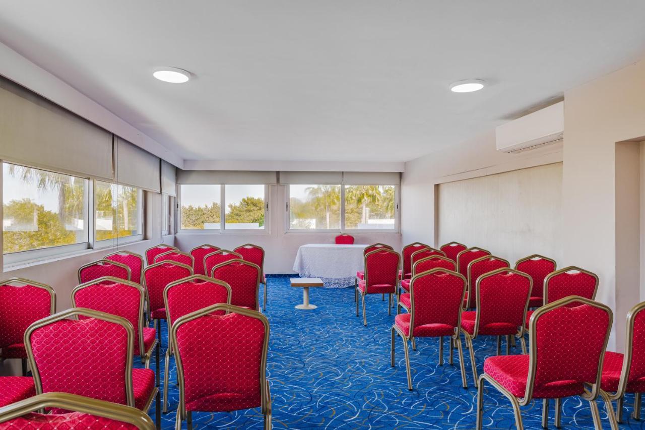 Uptown Bueyuek Anadolu Girne Hotel Exteriör bild