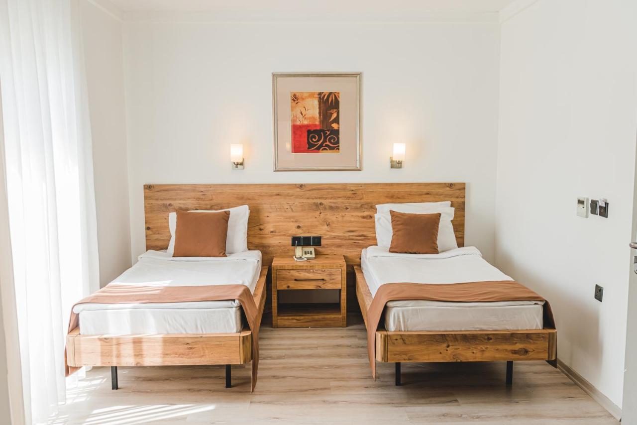 Uptown Bueyuek Anadolu Girne Hotel Exteriör bild