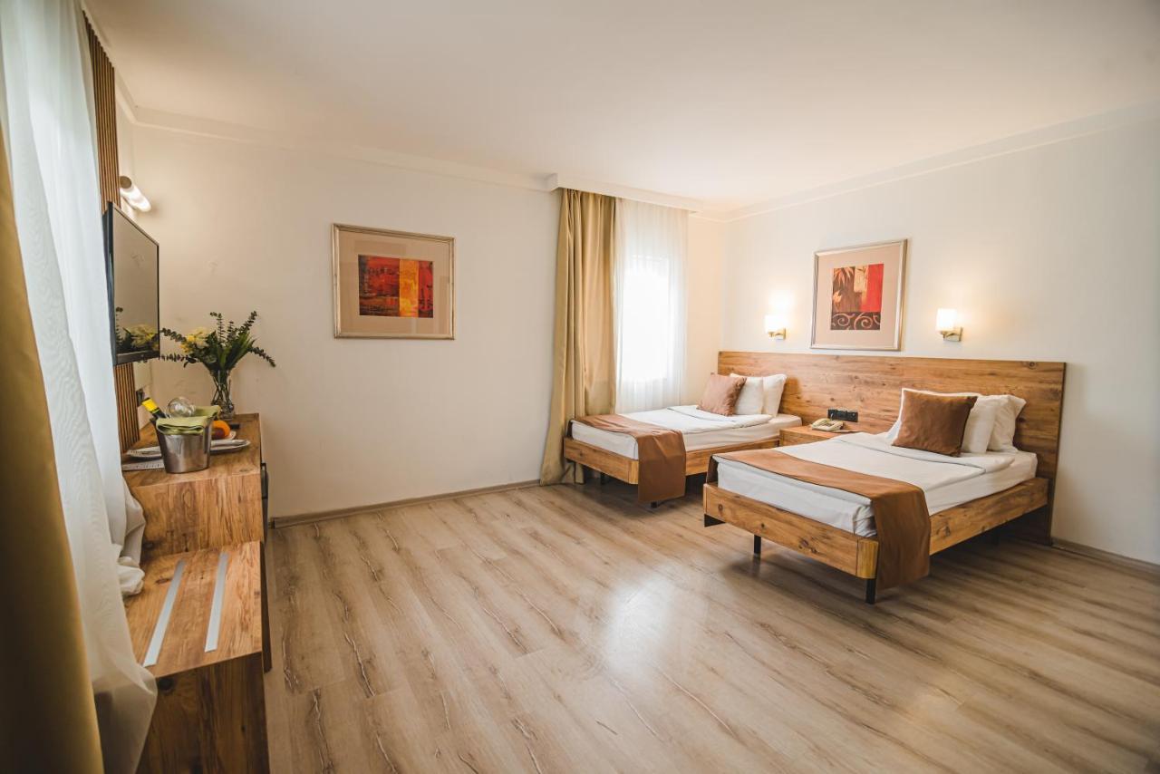 Uptown Bueyuek Anadolu Girne Hotel Exteriör bild