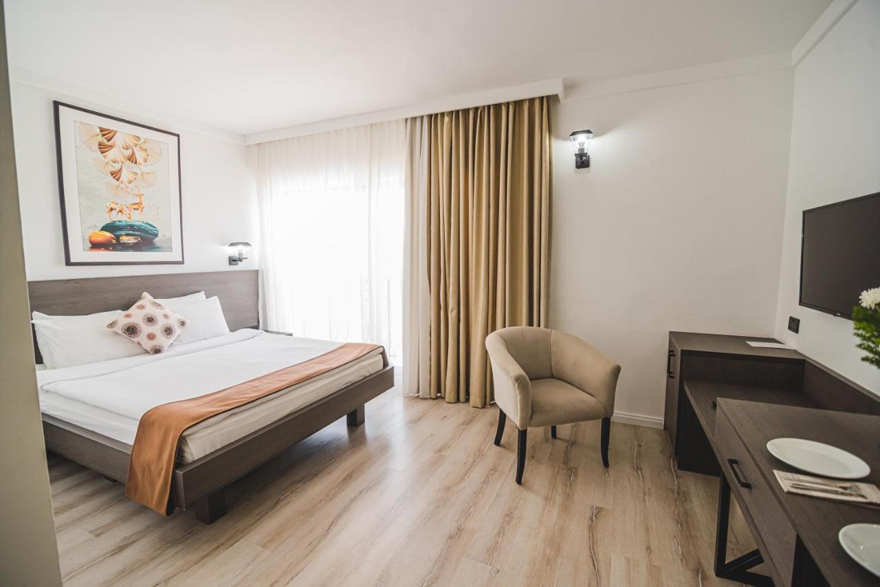 Uptown Bueyuek Anadolu Girne Hotel Exteriör bild