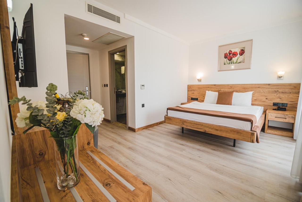 Uptown Bueyuek Anadolu Girne Hotel Exteriör bild