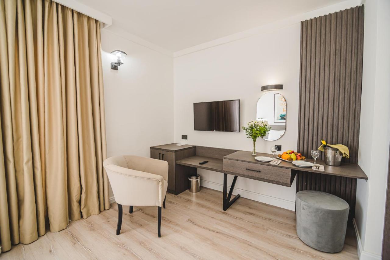 Uptown Bueyuek Anadolu Girne Hotel Exteriör bild