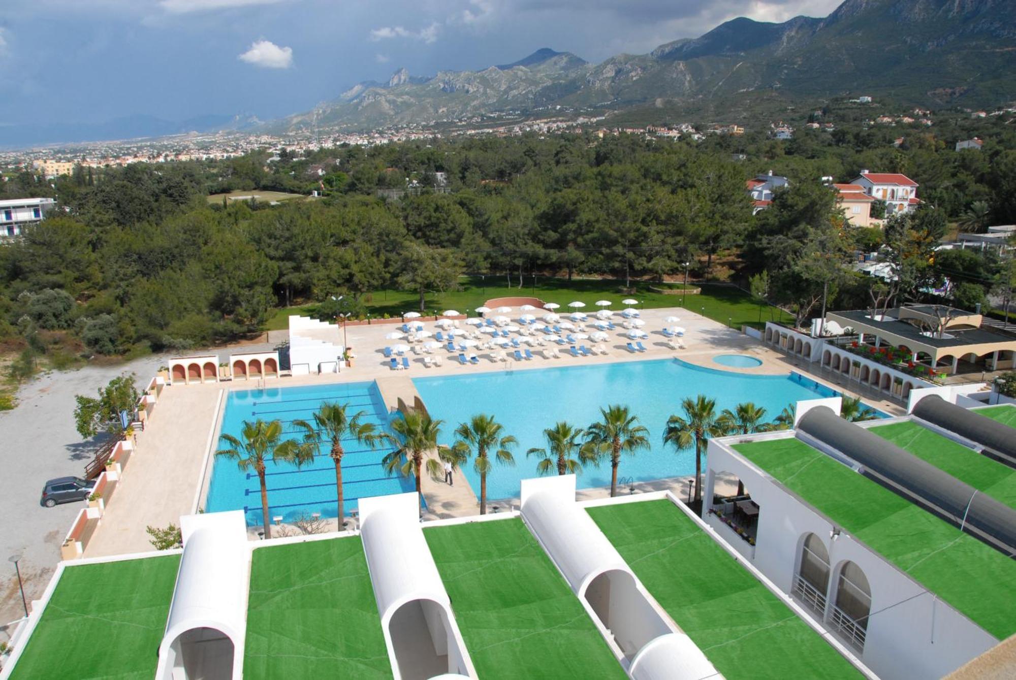 Uptown Bueyuek Anadolu Girne Hotel Exteriör bild