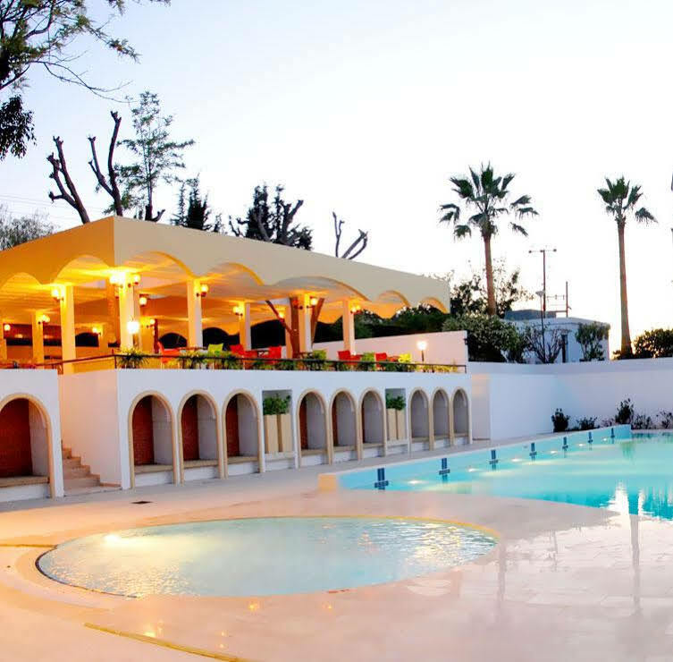 Uptown Bueyuek Anadolu Girne Hotel Exteriör bild