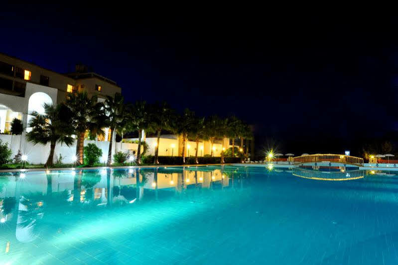 Uptown Bueyuek Anadolu Girne Hotel Exteriör bild