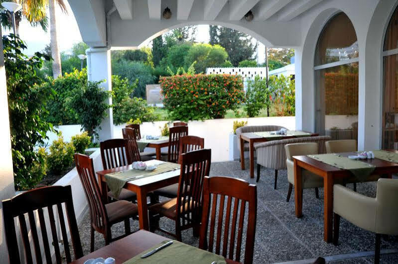 Uptown Bueyuek Anadolu Girne Hotel Exteriör bild